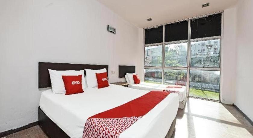 סרמבאן Oyo 90643 Gks Hotel מראה חיצוני תמונה